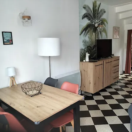 Maison A 50 M De La Sous Les Pins بيت للعطل *