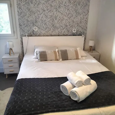 Semesterbostad Maison A 50 M De La Sous Les Pins *