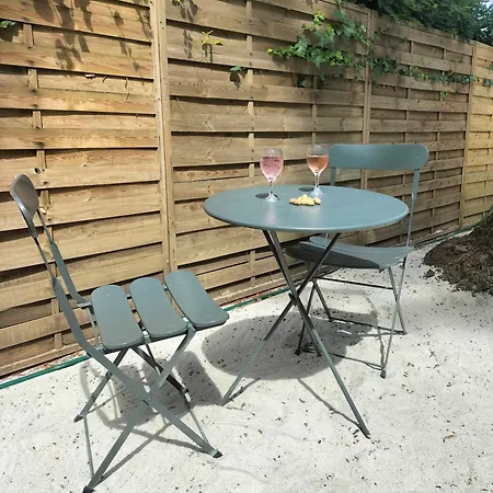 Maison A 50 M De La Sous Les Pins 펜션 *