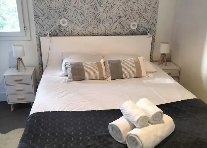 Nyaraló Maison A 50 M De La Sous Les Pins *